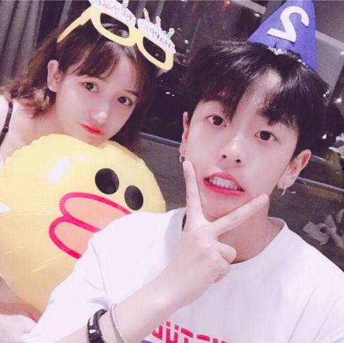 网红吃瓜头像情侣图片,揭秘网络红人的甜蜜日常